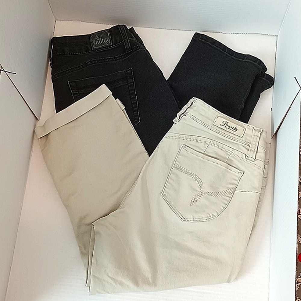 2 Pairs of Capri Pants Size 8